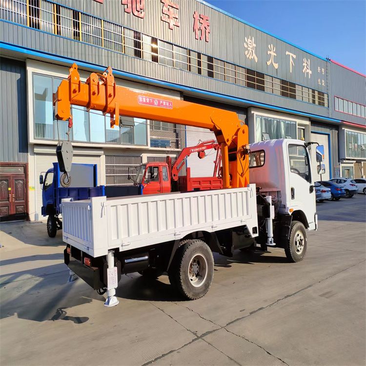 科尔沁右翼中旗三轮随车吊定制 农用改装机自备吊中瑞长期出售