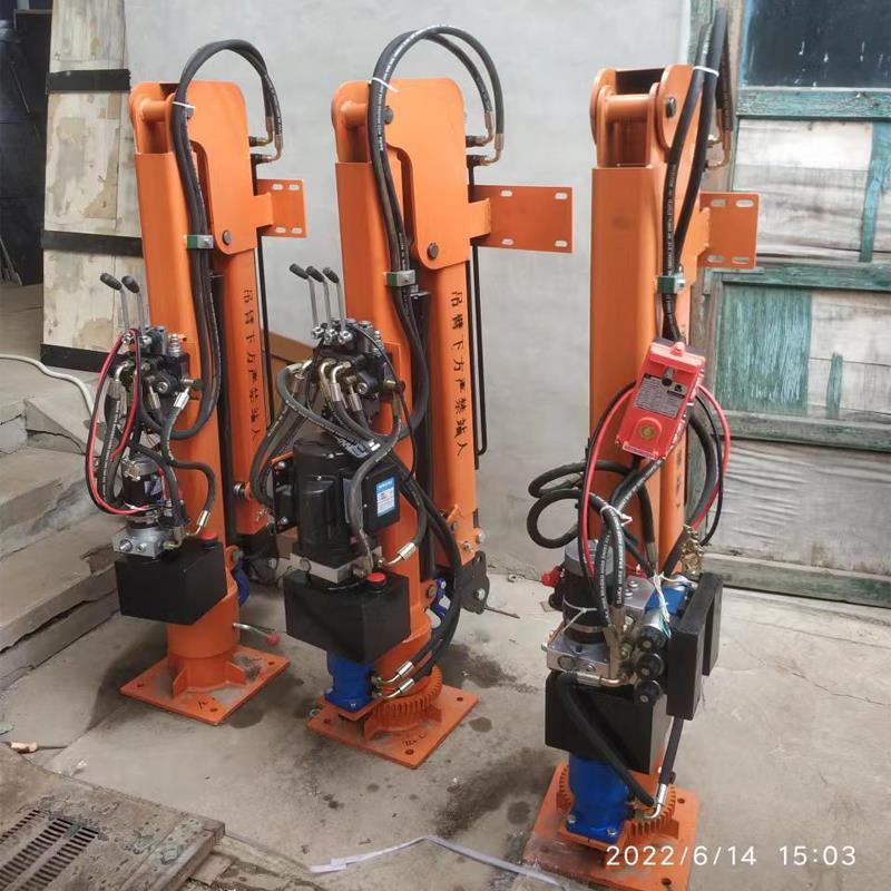 科尔沁右翼中旗重汽蓝牌随车吊 3.2吨 国六动力强 液压驱动 农用自卸起重机